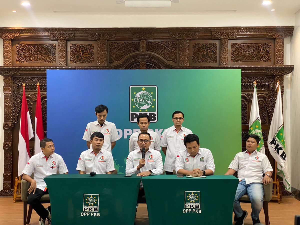 DPN_GEMASABA's tweet photo. Konferensi Pers. Dengan ini kami Pengurus DPN Gemasaba dan DPW Gemasaba se Indonesia menyatakan sikap mendukung Gus Muhaimin Iskandar @cakiminow untuk kembali maju sebagai Ketua Umum @DPP_PKB dalam Muktamar PKB di Bali.
#Gemasaba #Muktamar #PKB https://t.co/3m7ZesYEiE