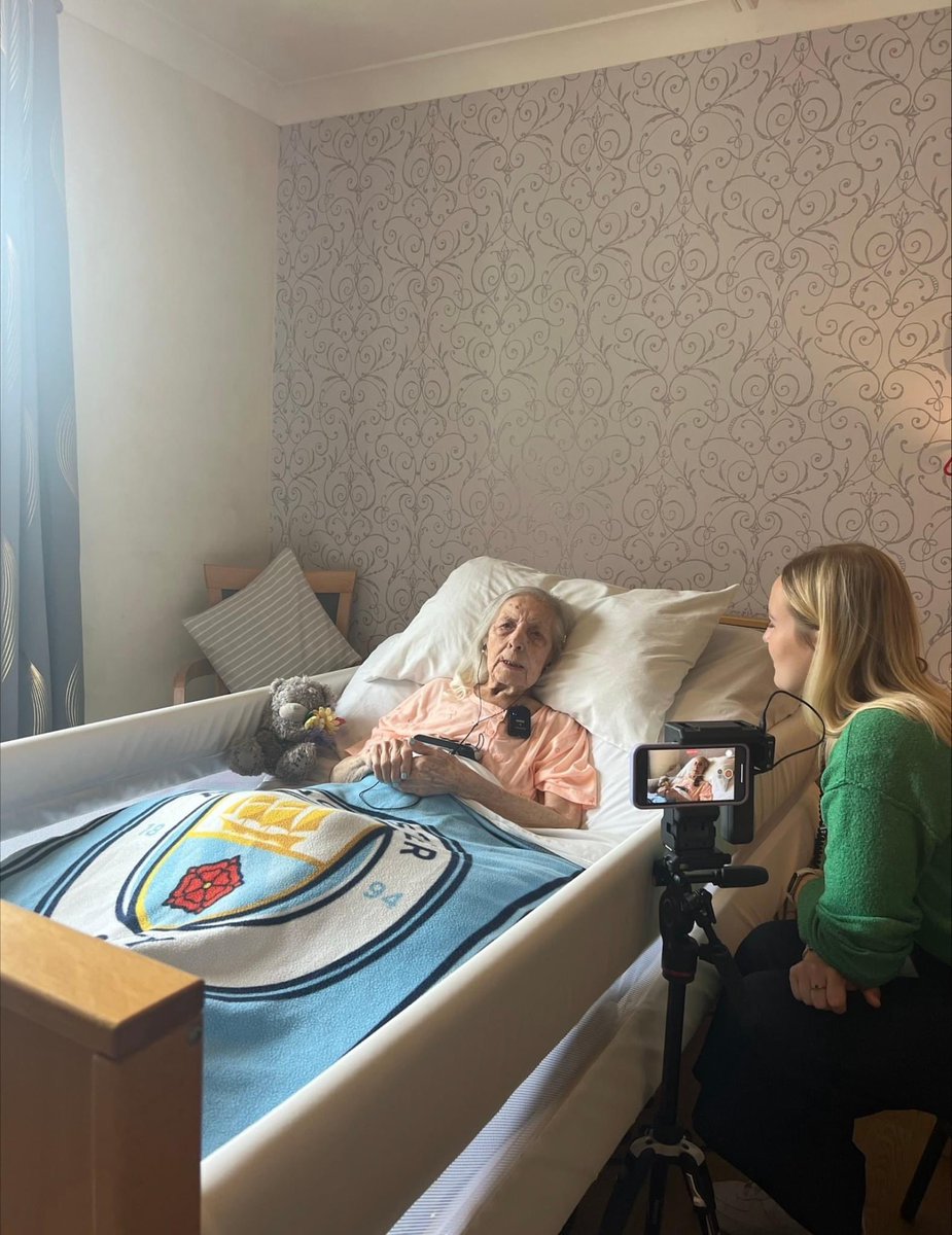 isobelfryjourno's tweet photo. Happy 106th Birthday Mary!🤍 

Loved that we @BBCRadioManc could organise this surprise for her - she listens to every City Game on the radio🔵

Her advice to me ‘Don’t drink, don’t smoke &amp; don’t chase after men!’ 

https://t.co/p2Lj1T6g1f https://t.co/xzaMm850vQ