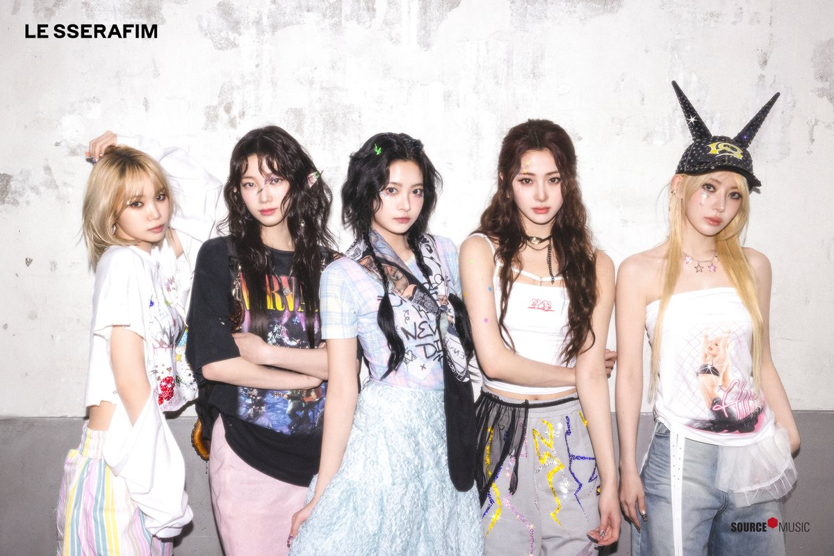 le_sserafim's tweet image. LE SSERAFIM 4th Mini Album ‘CRAZY’ TRAILER Photo Sketch (Twinkle Ver.)
(weverse.io/lesserafim/med…)

#LE_SSERAFIM #르세라핌
#LE_SSERAFIM_CRAZY