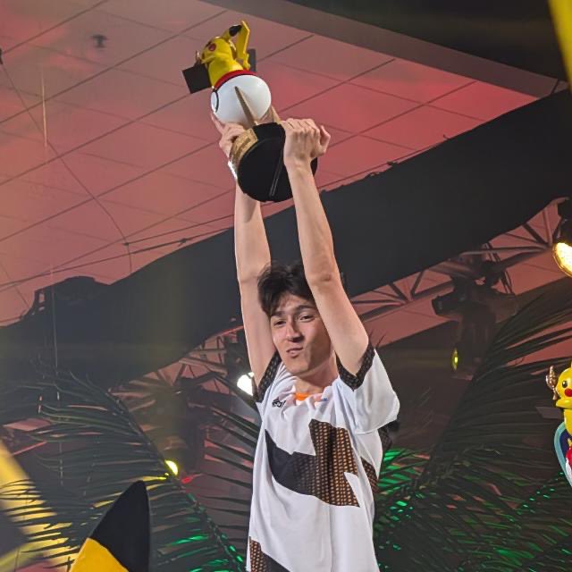 Alzalaaa sta coppa , alza sta coppaaaa Luca ! Complimenti <a href="/cereevgc/">🍒🫐</a>