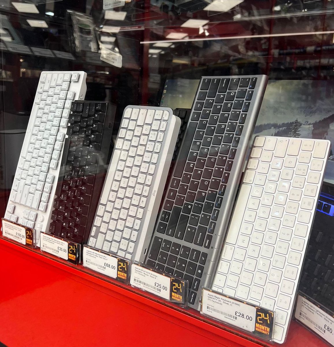 AlhambraCentre's tweet image. Upgrade your tech with @cex in the Alhambra 🎮📱💻

Swap old for new, or buy that laptop, phone, keyboard or console that you&apos;ve always wanted!

#CEX #TradeIn #UpgradeYourTech #NewSeasonNewTech