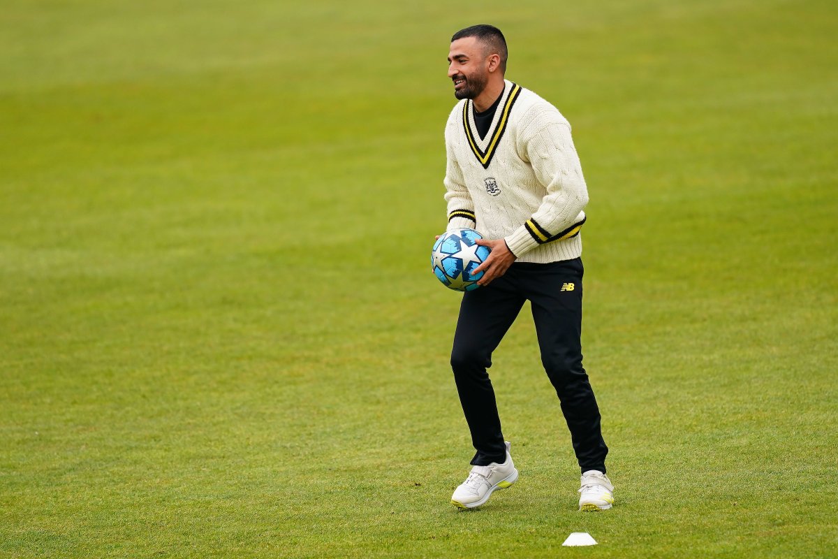 Second XI | Gloucestershire have won the toss and elected to bat against Essex at Rockhampton.

Dent, Phillips, T Price*, Dunne, Zafar, A Syed, Benkenstein, Z Syed, Ahmed, Newton, Bailey, Baker

Follow live ➡️ live.nvplay.com/ecb/?tab=m_sum…

#BecomeGlorious