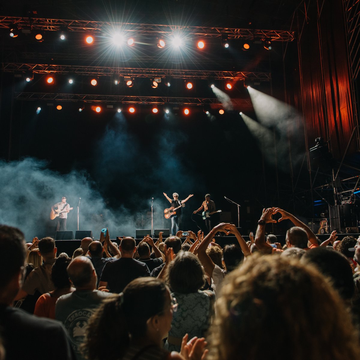 La Guardia i Seguridad Social junts en una nit plena de clàssics i energia! 🎸
Aquí teniu un recull dels millors moments d'un concert que ens va fer cantar i ballar sense parar.

📸: @juliatermes