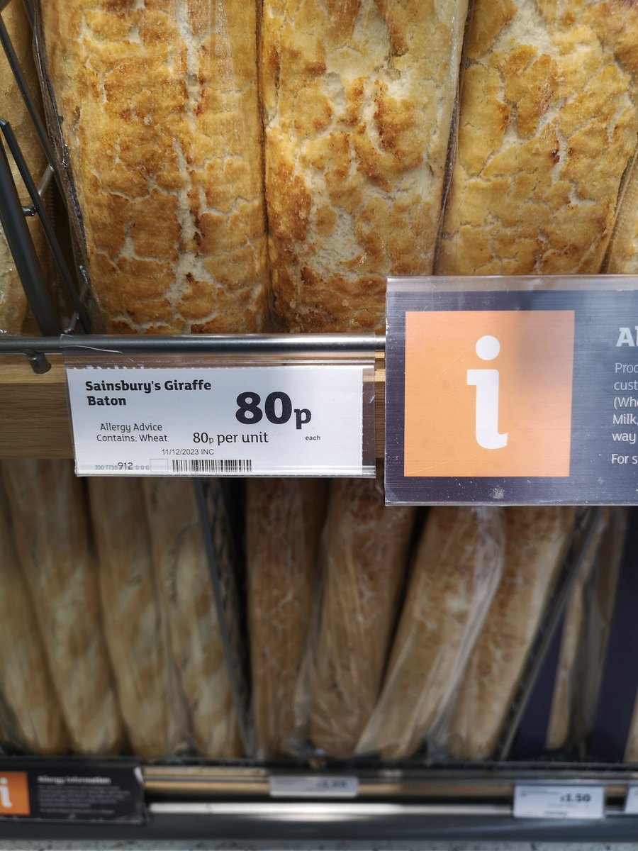 rnbeech's tweet image. RIP Tiger Bread 🐅🥖👼🏻 

I give you 💁🏻‍♂️ #LaGiraffeBaton 🦒🥖😂

@sainsburys what is this madness 🥴