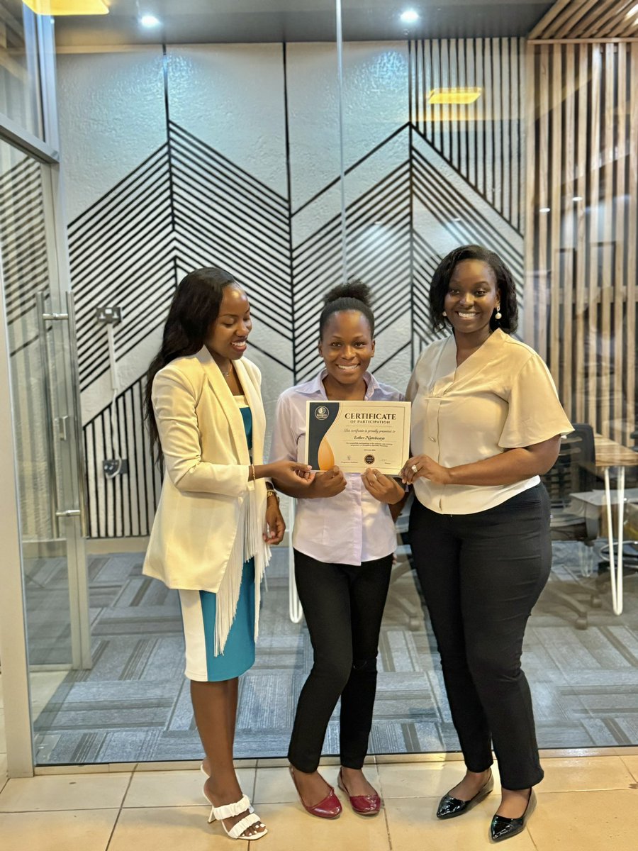 Service 4cus tweet media