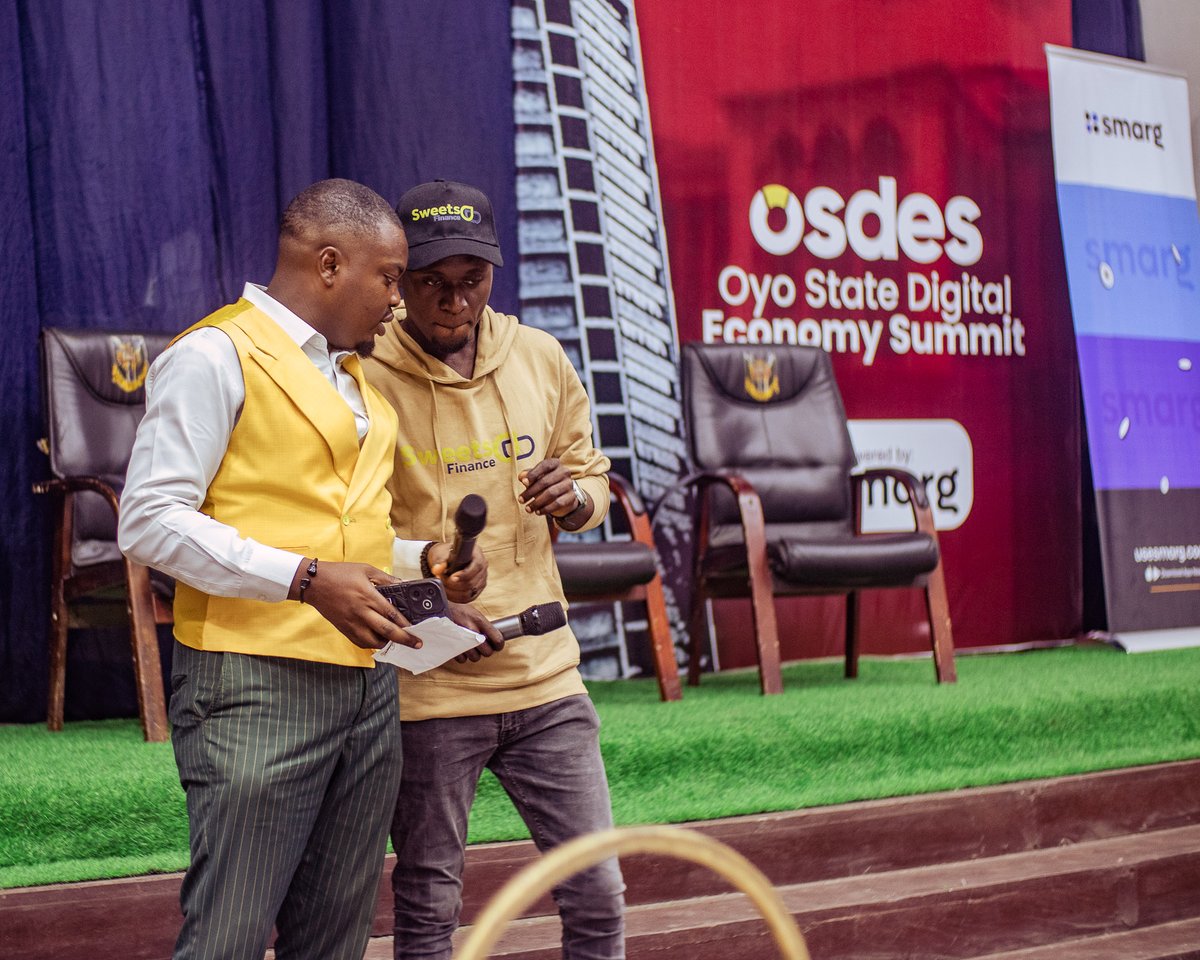 ExecutiveSegun's tweet photo. A Thread 🧵

On June 15th, I had the privilege of attending the Oyo State Digital Economic Summit at the University of Ibadan. The preparation was no small feat, especially since we were sponsors @sweetsfinance 
As the planner, I had to coordinate every detail down to logistics. https://t.co/SYq8lDAf4v