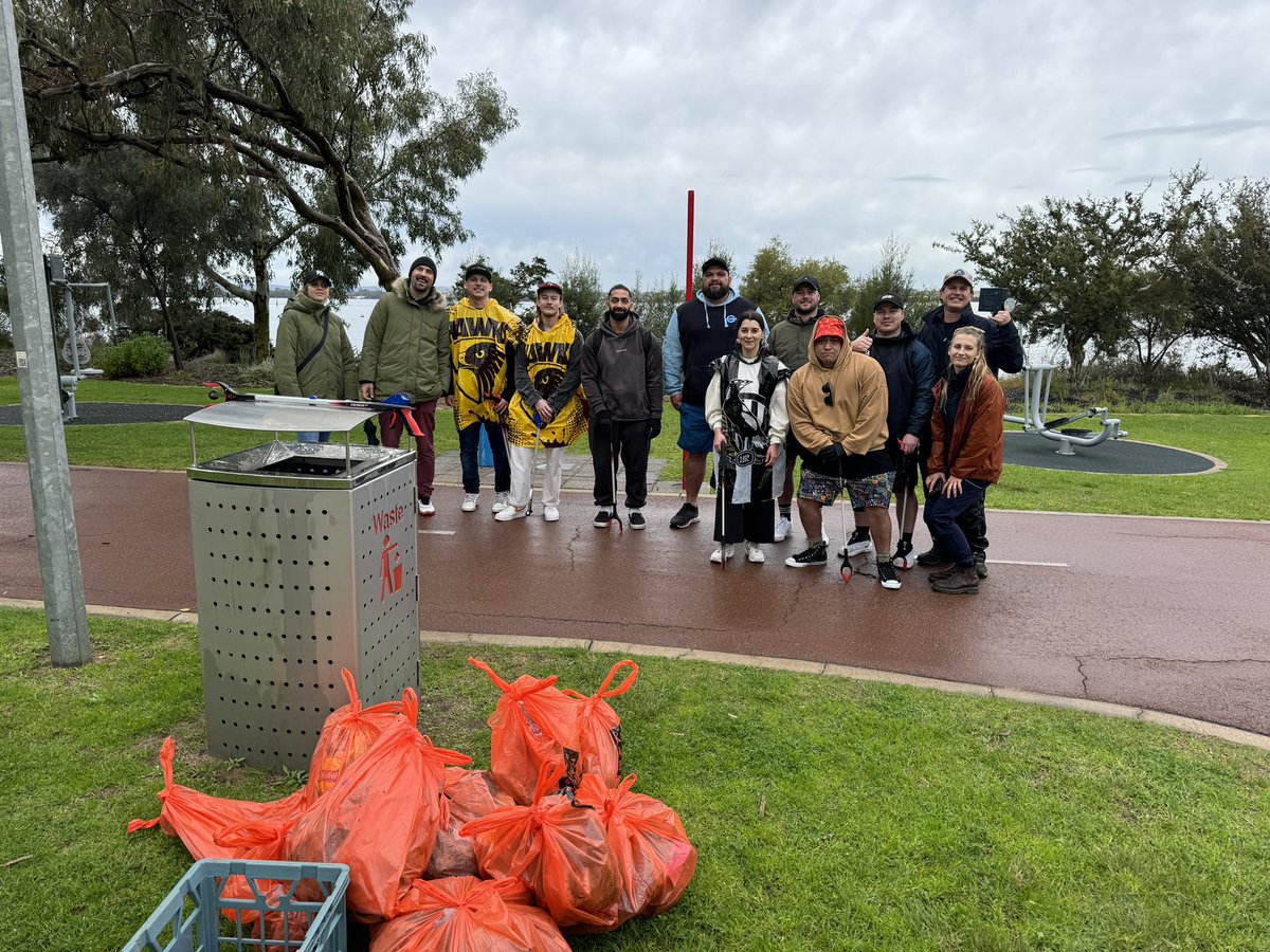 A grand total of 35.5kg (78.3lbs) of rubbish collected by #vefam &amp; friends who were in Perth to attend #UFC305. 

Felt good to rid the Swan River surrounding areas of rubbish and make connections with the amazing <a href="/RiverGuardians/">River Guardians</a> whilst doing so 🌍

#vechain #VeFamatUFC