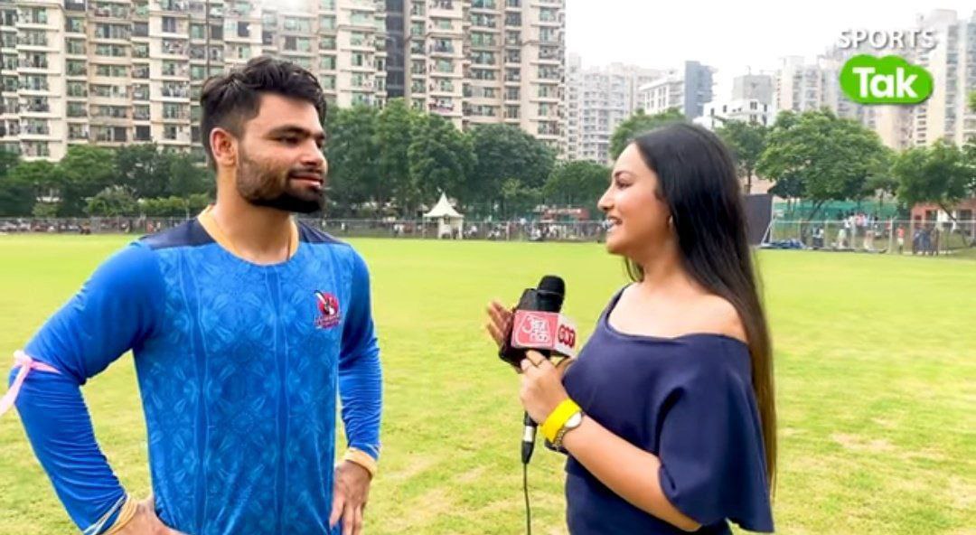 Faz1863's tweet photo. Rinku Singh picks RCB as a team he would like to play for if KKR doesn't retain him❤️‍🔥

Rinku Singh said, 

" Virat bhaiya gave me a bat before, but it was broken so I asked for another one and he was kind enough to give another bat to me, he didn't deny me at all". (Sports Tak). https://t.co/WBoQk6FhFg