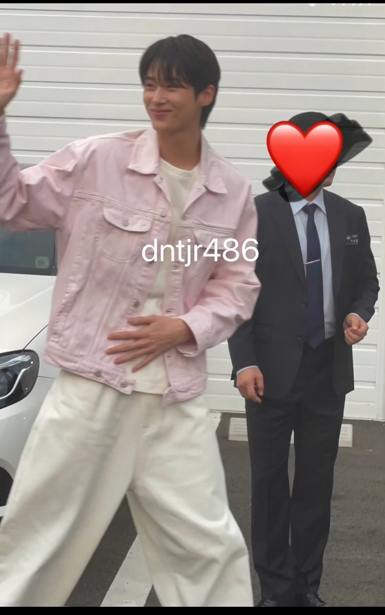 벼누서기 또 예쁘네...🥲
  ㄴ언제는 안예쁘겠냐고.....🥲

#변우석