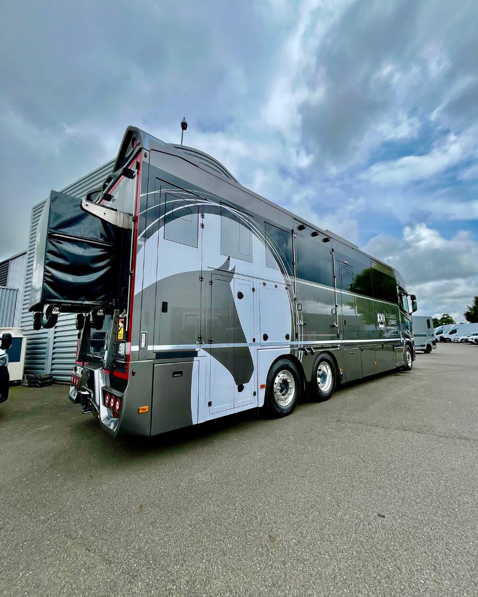 Atacanter Horsebox Hire & Sales tweet media