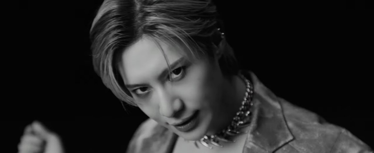 WORLDMUSICAWARD's tweet photo. #TAEMIN is on fire in his amazing lit video for "Sexy In the Air"! 👏🕺🔥📽️❤️‍🔥👑🖤

WATCH 📽️: https://t.co/rGJ8CmZPtp

#TAEMIN_ETERNAL #SexyInTheAir 
#BigPlanetMade
@TAEMIN_BPM https://t.co/5JxK7TARPa