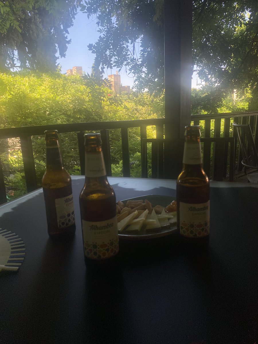 No es por dar envidia #CarmendelaVictoria #Vistas <a href="/alhambracultura/">Alhambra de Granada</a> con una <a href="/Alhambra_Es/">Cervezas Alhambra</a> … nada más que decir señoría