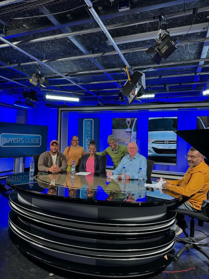 Gift_Makoti_'s tweet image. Catch me TONIGHT on DSTV channel 189 @ 20:30. I feature as a guest on Buyers Guide, talking cars 🙏🏽👍🏽