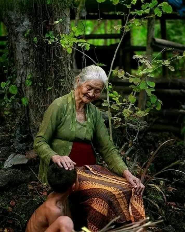 Nenek moyang ku menberi ku nasihat  Ciri-ciri orang terjerumus sesat adalah: hidup Lahir, makan minum di negaranya sendiri, tetapi yg dibangga-banggakan negara lain.
Rahayu 🙏