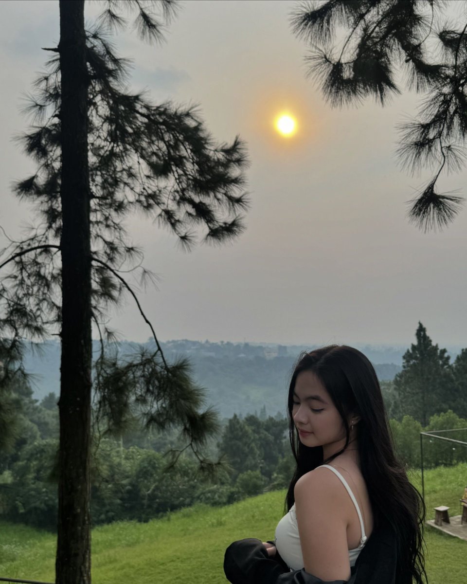AllisonB26s's tweet photo. Go confidently in the direction of your dreams. Live the life you have imagined ✨ https://t.co/Lh8CsWCu0k
