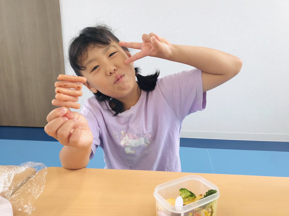 cocospo_futsal's tweet photo. ⭐️夏休みイベント🍉
今日のプログラムは水遊び💦
みんなでお昼ご飯を食べて、
コートで遊びました🙌
試合は5-3で子どもチームの勝利🏅
強かった👟⚽️
#COCOSPORTS
#フットサル
#イベント
#水遊び https://t.co/tSzNekgxlg