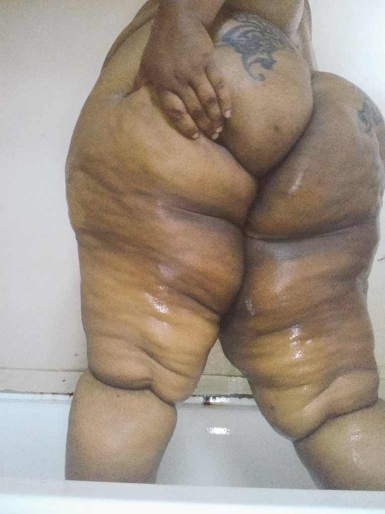 strawberrie26ml's tweet photo. Who can handle all this meat #bbw #plussize #meatty #Butterflies Mrs Strawberrie 🫦👅 https://t.co/9bHLws0NyC