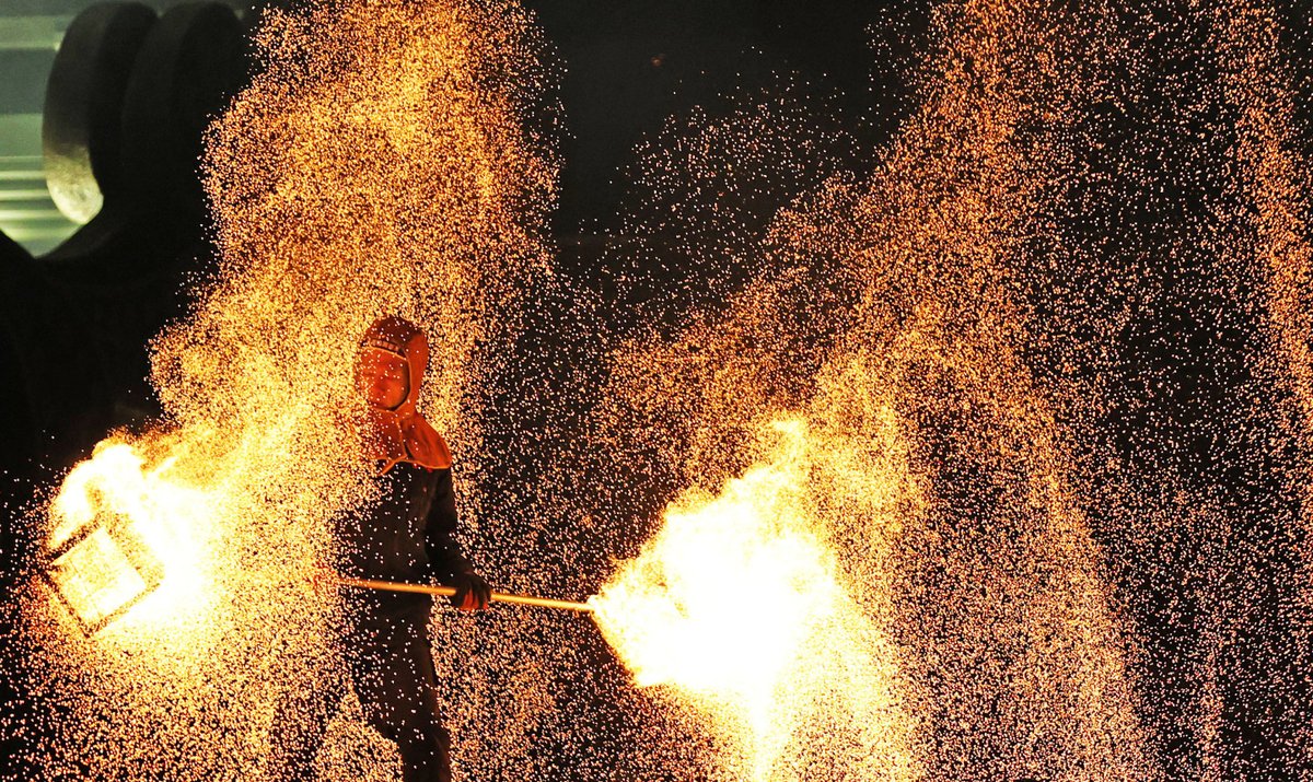 LinyiOfficial's tweet photo. Let's light up the night! Tanguo Ancient City in Tancheng county, #Linyi, @iShandong, is crafting a variety of unique tourism experiences, blending culture and travel! 🌛🌟Come enjoy music, fireworks, local culture, and delicious food. #LinyiDevelopment https://t.co/ckSqinwoeq