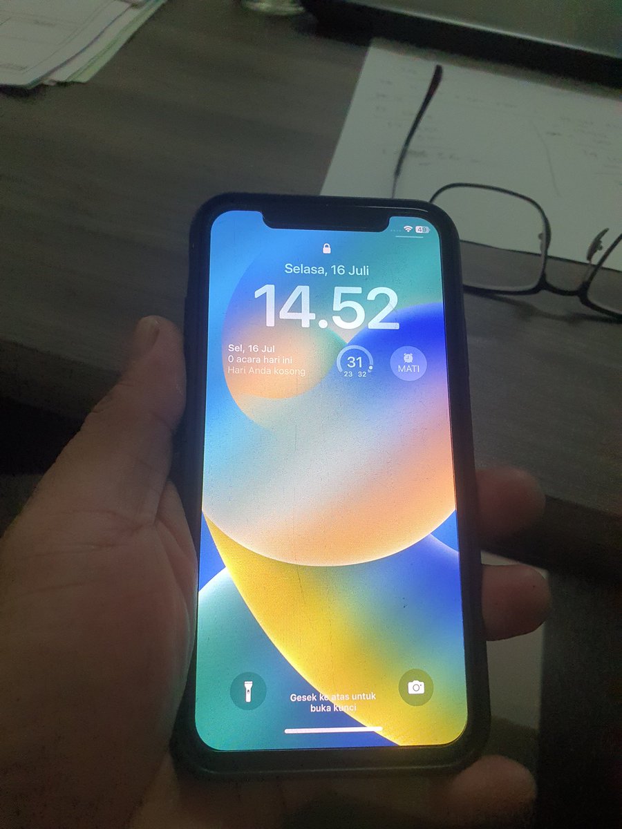 Give away image iphone xr 64gb, sayang dari pada gakepake. 
Syaratnya cuma follow sama like aja, w umumin besok lusa. 
Semoga menang! ✨✨✨