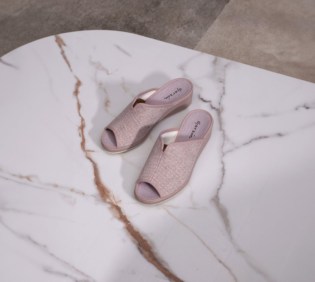 GarzonSlippers's tweet photo. Bonitas y cómodas para el verano, nuestras slippers son todo lo que necesitas para descansar en casa.

Ref: 715.088
https://t.co/lQ1QJXvBjl

#GarzonSlippers #MadeInSpain #HomeLovers #Slippers #Hogar #Armonía #Bienestar https://t.co/2Syzcob5ve