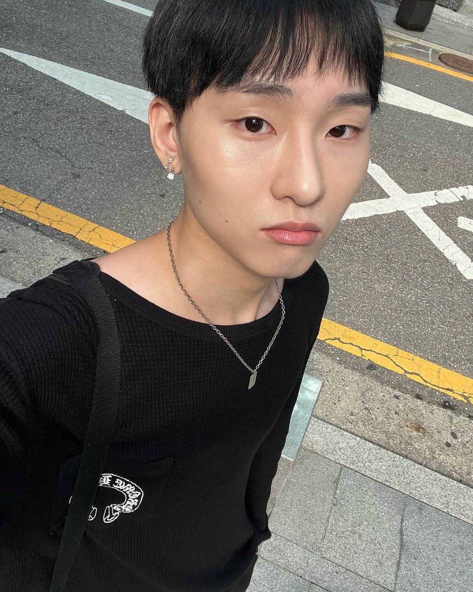 DONGGUNTHINKER's tweet photo. Hello. Everyone who voted or does want to participate in group chat for Donggun and Gummies please comment here so i can add u when we get enough people. This chat will be used for communication between gummies and also projects 🙏 rt is appreciated a lot! 

#LEEDONGGUN #이동건 https://t.co/3zT7Hyb982