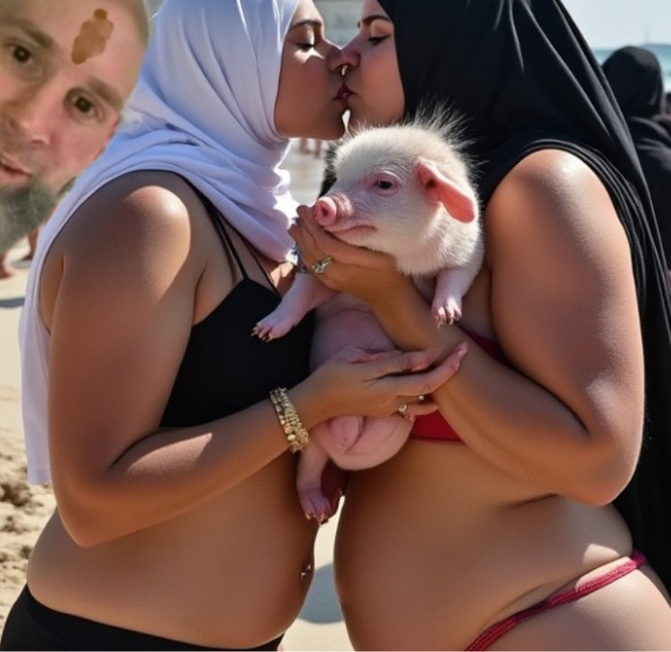 Pessillah's tweet photo. Ce couple lesbien pusulman a adopté un cochon pachala 🥰

Faut vraiment arrêter de croire que pisselam n'est pas  une religion de paix et d'amour ! https://t.co/SxwAVXTQtB