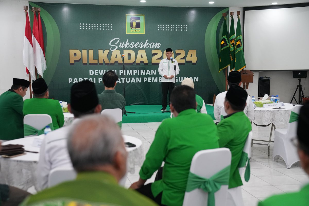 DPP_PPP's tweet photo. Plt Ketua Umum PPP H. Muhamad Mardiono memberikan surat rekomendasi untuk calon kepada daerah Kota Cilegon, Kab. Tangerang, Kota Tangerang, Kota Serang, Kab. Lebak, Kab. Pandeglang, Kab. Serang, Kab. Parigi Moutong, Kab. Toli-Toli dan Kab. Dogiyai. https://t.co/VBUAyBDj66