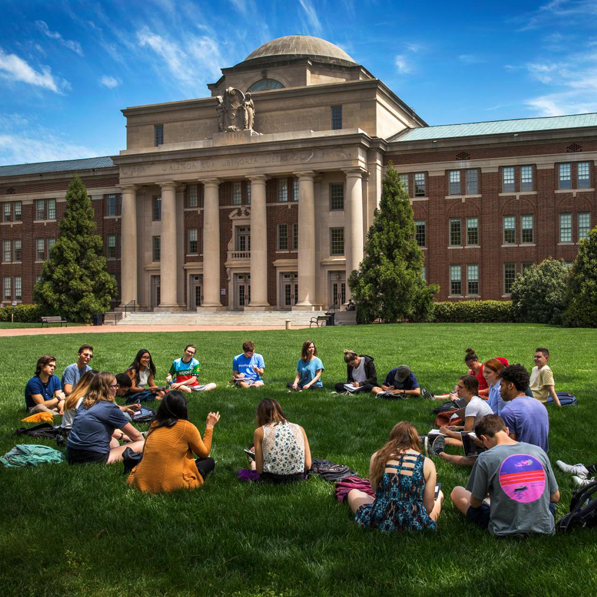 jdietrick's tweet photo. Hello! Davidson College is looking to fill a new tenure-track position in film production. Due Oct 15, 2024. More at https://t.co/kggruA4l63 https://t.co/iRGatWAp8p