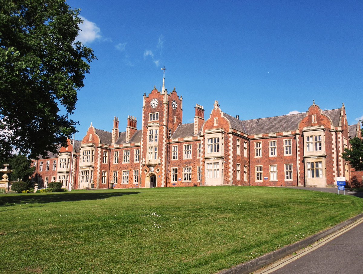 pjcarter_'s tweet photo. Formerly the Orphan Asylum then the Royal Orphanage of Wolverhampton. Became Royal Wolverhampton School in 1944.

#Asylum #OrphanAsylum
#Orphanage
#RoyalOrphanage
#RoyalSchool
#RoyalWolverhamptonSchool
#Wolverhampton
#ExpressandStar
#Canon #Ixus https://t.co/ORPMmY3Pf3