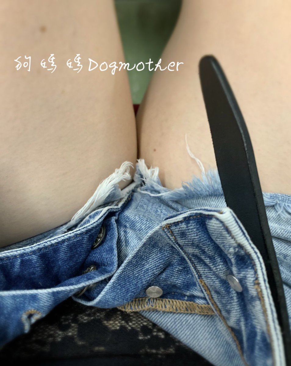 DogMotherDiary's tweet photo. 「火車」

搭車的時候
坐隔壁的小帥弟一直👀
那就讓你…多看一點
知不知道你這樣看
阿姨會……想吃掉你呢🙈

阿姨的味道喜歡嗎
另外內褲…這件出售了��🤭

#狗媽媽日記
#轉推愛心
#熟女原味 https://t.co/Hbau4OgbPR
