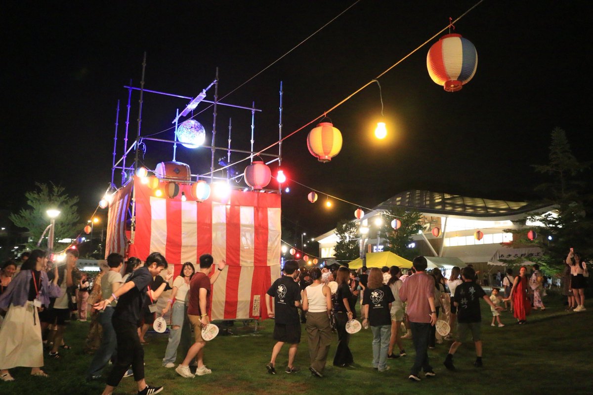 ong_bonodori's tweet image. \8月だョ!全員集合/おながわ盆踊り、たくさんの方にお越しいただき誠にありがとうございました。
また来年お会いしましょう!
#女川 #おながわ盆踊り #NEO盆踊り #夏祭り