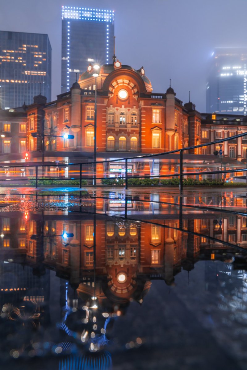 MINATO_9280's tweet photo. ゲリラ豪雨の後の東京駅は幻想的な駅舎へと生まれ変わる。 https://t.co/on82hbwoR4