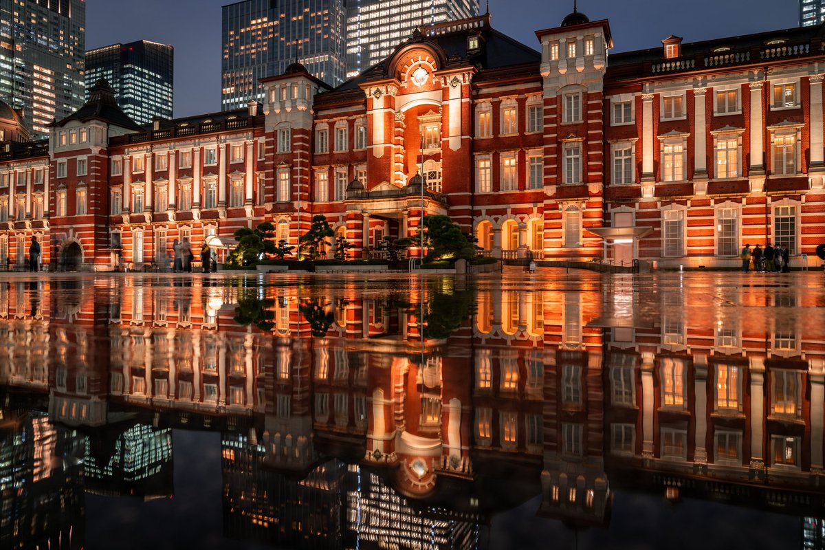 MINATO_9280's tweet photo. ゲリラ豪雨の後の東京駅は幻想的な駅舎へと生まれ変わる。 https://t.co/on82hbwoR4