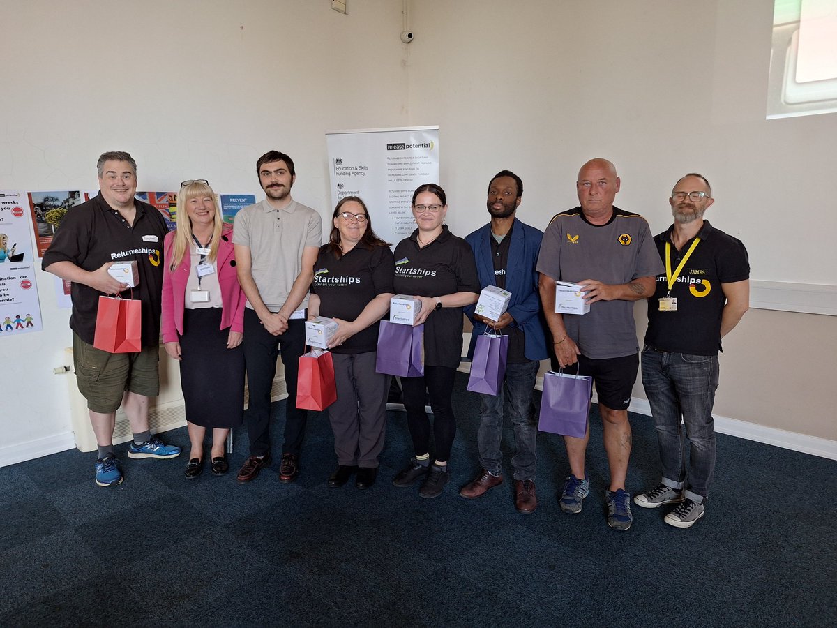 R_Potential's tweet photo. A huge congratulations to our Walsall #Returneeship and #Startship learners for completing their course!
Best of luck on your next steps, gang!
@JCPinWestMids @WestMids_CA https://t.co/6Ekwj2QuTH