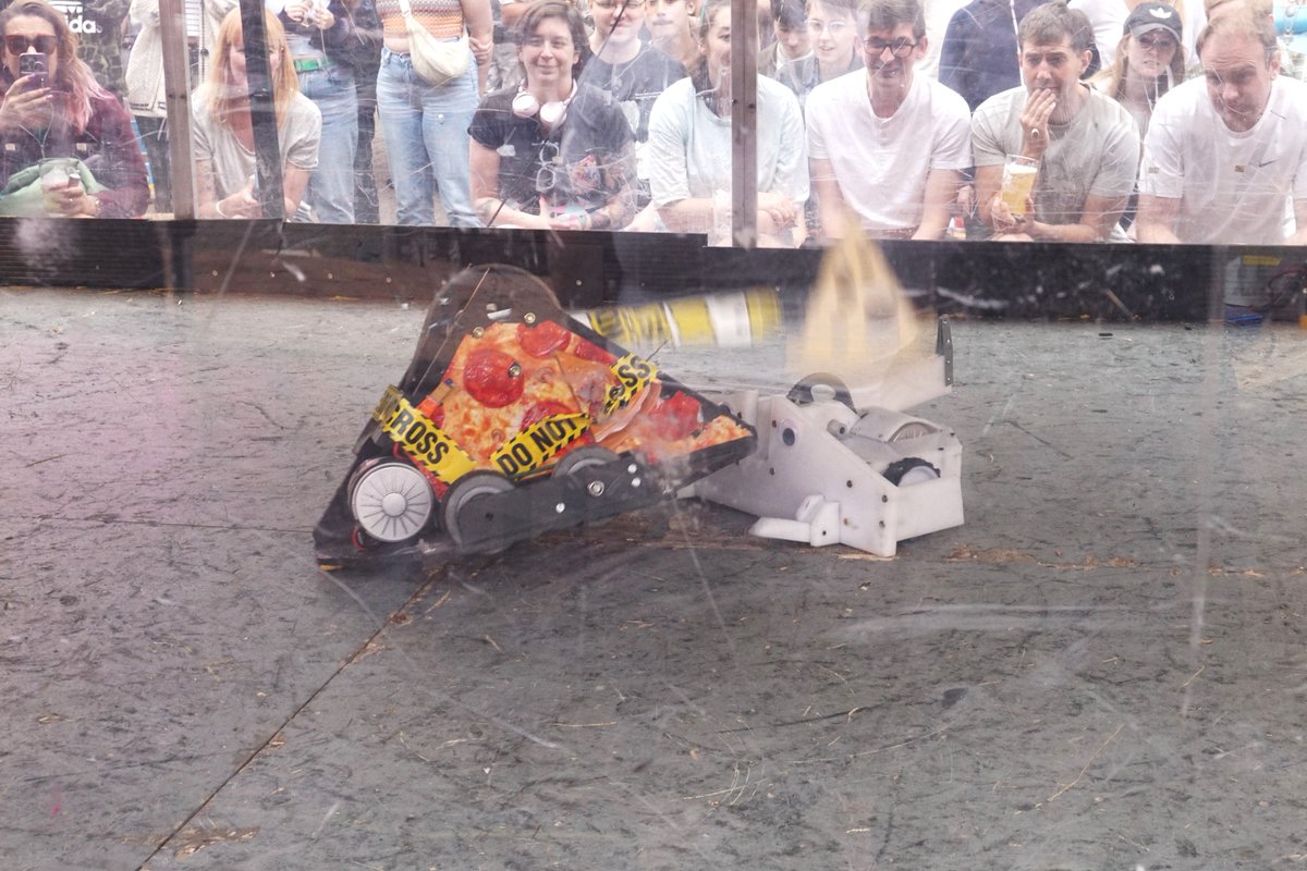 BristolBotBuild's tweet photo. We had so much fun with the BEVs feathers on Saturday - you can now watch back all the fights here: https://t.co/vD5VAf043T

Some brilliant action shots below from Mike Brazier! https://t.co/nUjddIBIDc