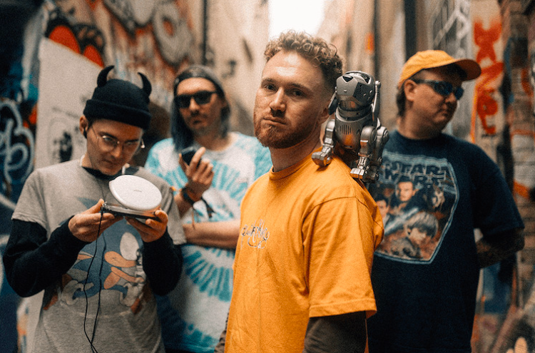 Rock Sound tweet media