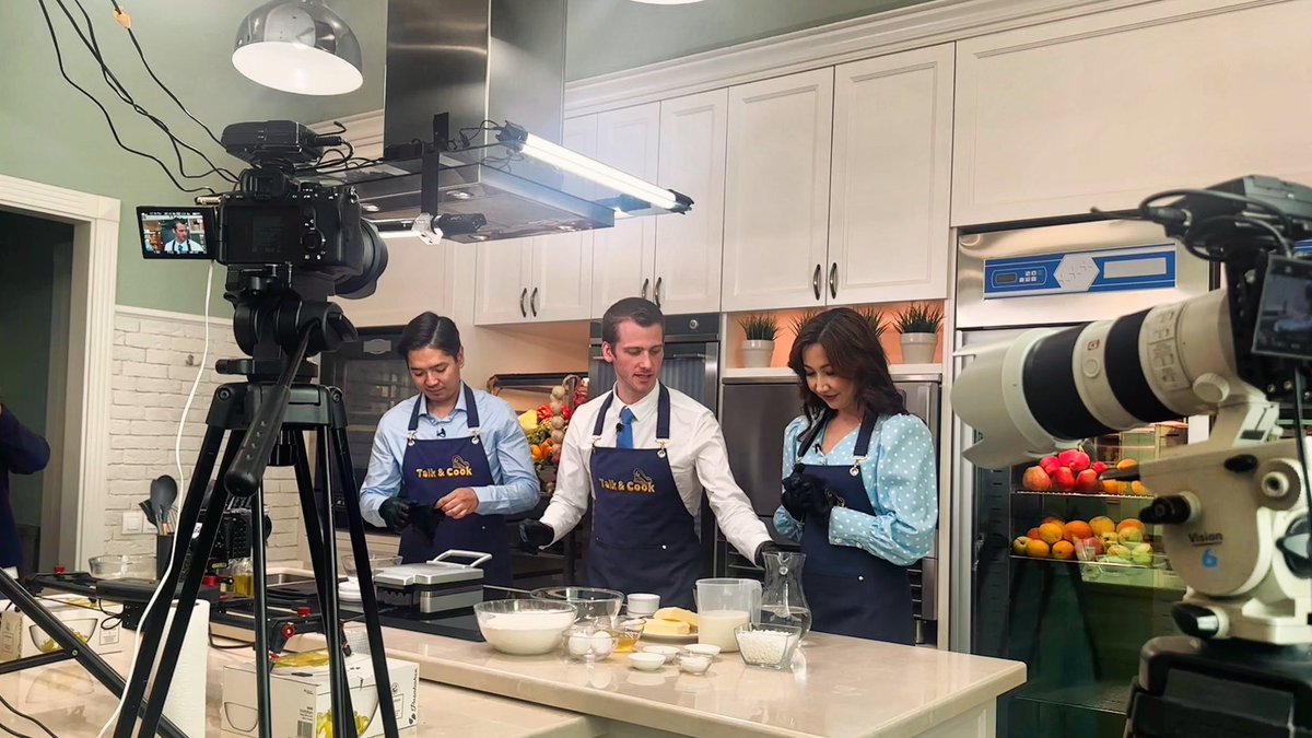 beinastana's tweet photo. ▶️watch 🧑🏼‍🍳 Cooking #Liegewaffles with our Deputy Head of Mission and Consul Antoine 🧇

🖥️🔗  https://t.co/Ay3FpzY9XL https://t.co/k7wEwq5h8O