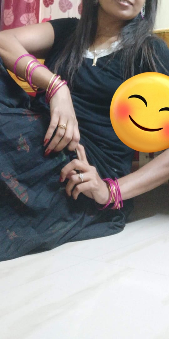 sadhatweetz's tweet photo. என் "கை"வசம் இது தான் இருக்கு😍
#Bangletwitter
#loveforbangles https://t.co/kgmzN0mad8
