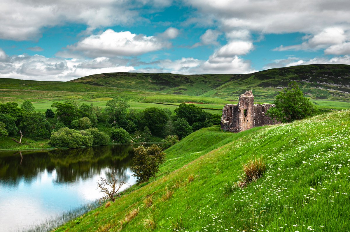 The remains of the enigmatic Morton Castle close to Nithsdale in the Scottish Borders. So tranquil and well worth taking the time to visit. 
#Scotland #travelphotography #castlesofscotland
#scotlandsbeauty #scotlandphotography 
#scottishscenery