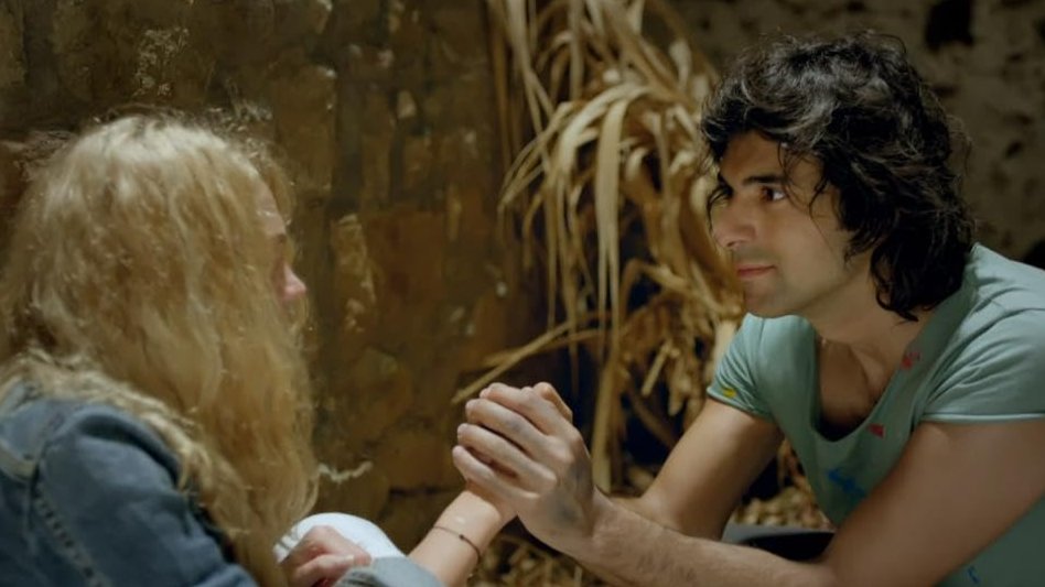 Watched this yesterday. No subtitles, just the sound of their voices and the great music of #ToygarIsikli. I liked it 😍 I'm sure I missed a lot of details, but the acting was great.
Hope to watch it with subtitles so I can enjoy it even more. 
#EnginAkyürek