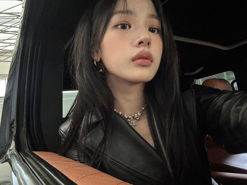 minjigallery's tweet photo. #MINJI instagram update https://t.co/cw3LgEMUgp