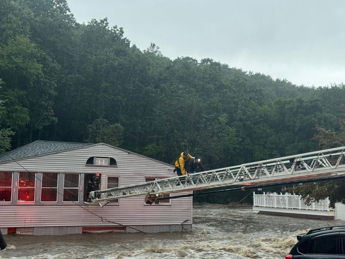BeaconHose's tweet photo. Beacon Hose firefighter Christian Hotchkiss  rescues a dog from an apartment compromised by floodwaters next to the Brookside Inn Restaurant in Oxford. @AP @WFSBnews @NBCConnecticut @InsideEdition @foxweather @FOX61News @WTNH https://t.co/LvA9SPsxRy