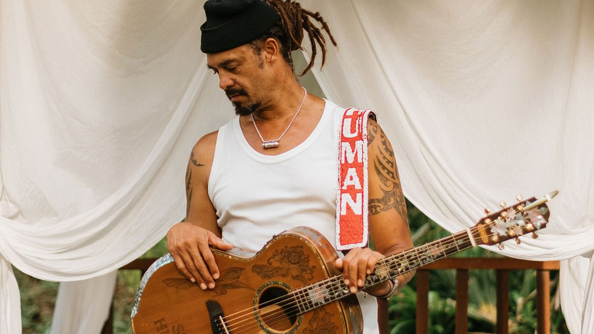 GuitarWorld's tweet image. “The guitar is a metaphor for so many things that happen in life. When your life is completely out of balance, you have to find ways you can retune it”: How Michael Franti fought back the darkness with a 25-year-old acoustic named after his grandma trib.al/TkqULvO