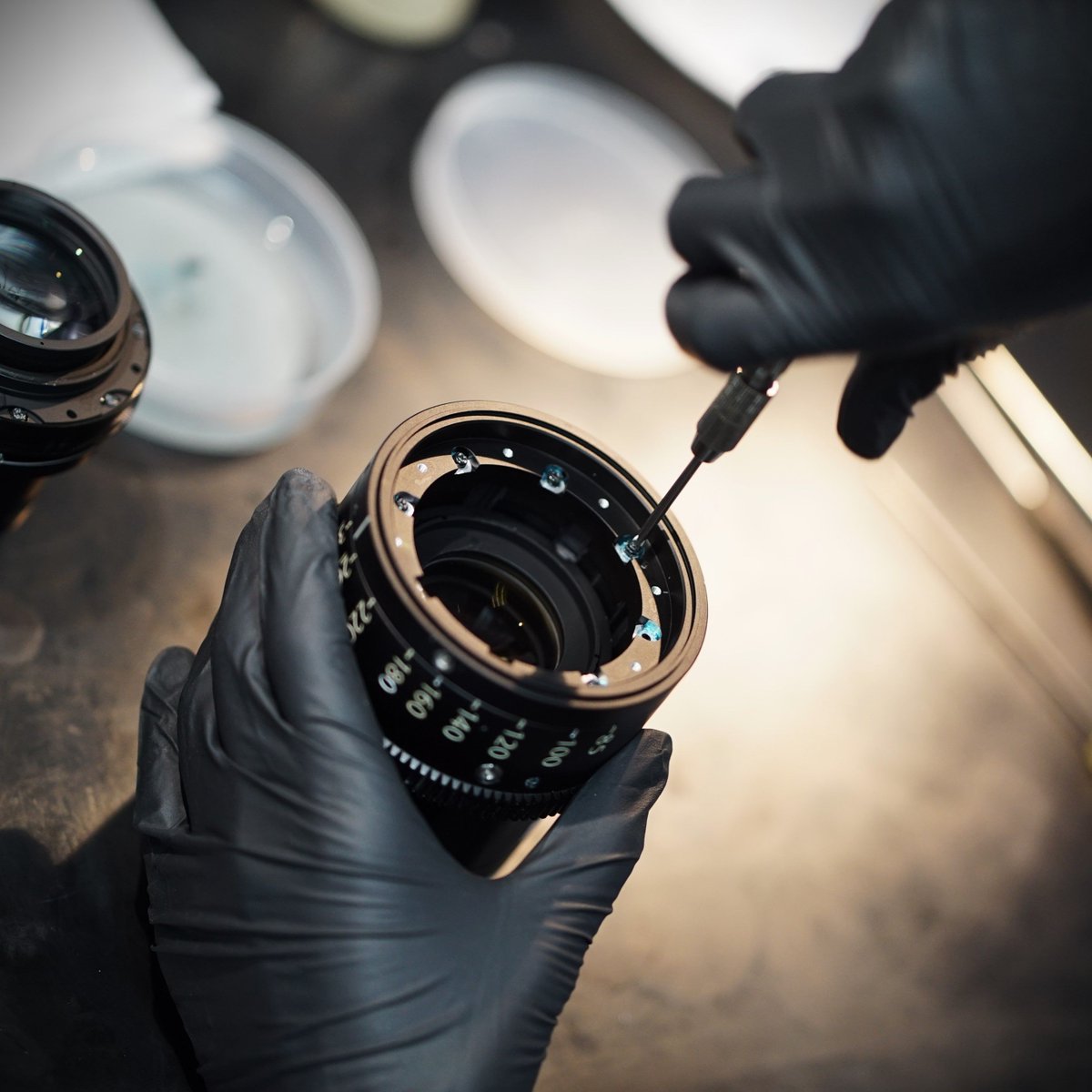 DuclosLenses's tweet photo. Every detail counts. Our expert team treats your optics with the same care you bring to your craft. Discover more on our website.
Contact us: https://t.co/RCEhpgwrJl
#DuclosLenses #Cinematography #LensGeek #CineLenses #Cinematographer #StayFocused #lensservice #lenstech https://t.co/L1NfdYoOmx