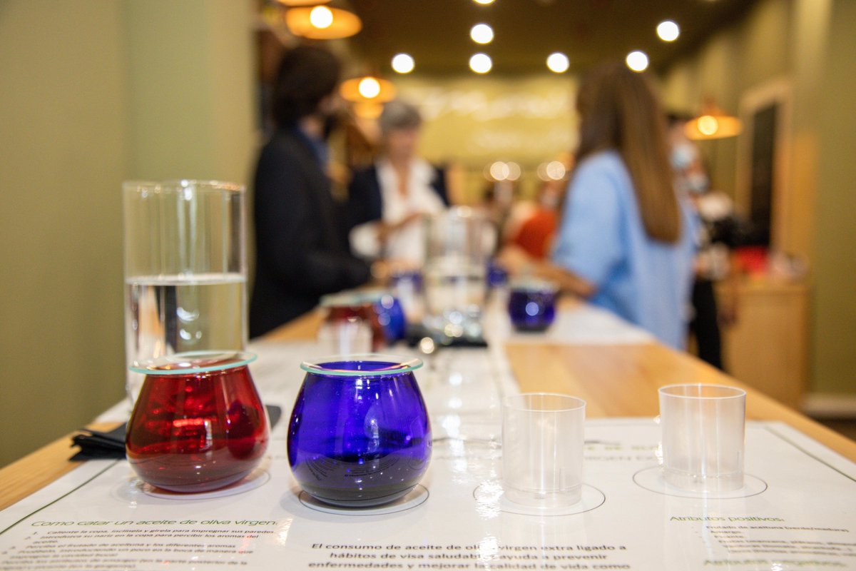 ¿Has vuelto de vacaciones y buscas un plan diferente?🤔

Ven a hacer una cata de aceite con nosotros. Todos los jueves y viernes tenemos catas para grupos de 2 a 10 personas.

Escríbenos para reservar tu plaza.

Aprende del mundo del aceite de oliva con Morainsa😉