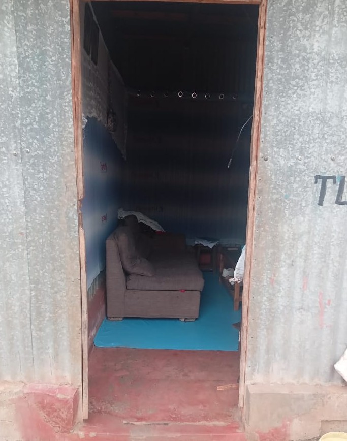 makulu_noella's tweet image. This cruel woman Sarah Njambi of Family Wings Consult forcibly entered a rented single room, found a 1yr old baby asleep, the nanny had stepped out while the granny, a cleaner was at work. Njambi &amp;amp; a  goon removed the door coz of Aug rent bal of 4,200/=
Jimi Wanjigi
Amber Ray