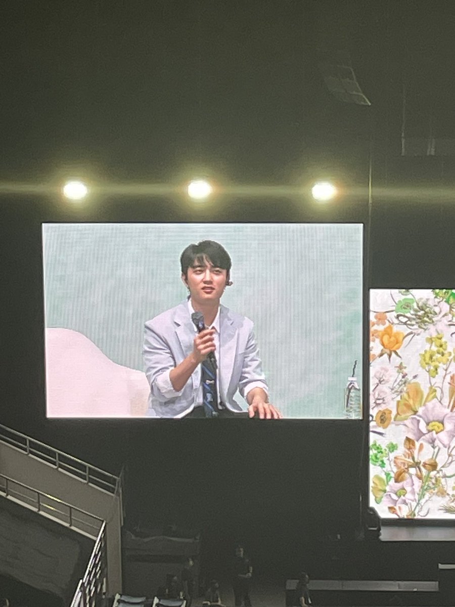 kimdo__'s tweet photo. 1st time concert and its #BLOOMinKL walaupun chaotic, sampai beratur 3jam for photobooth sampai hujan tapi sebab dapat tengok Kyungsoo bolehlah ya. Thank you Kyungsoo for coming, and please come again😭 https://t.co/aLBYq2qBp8