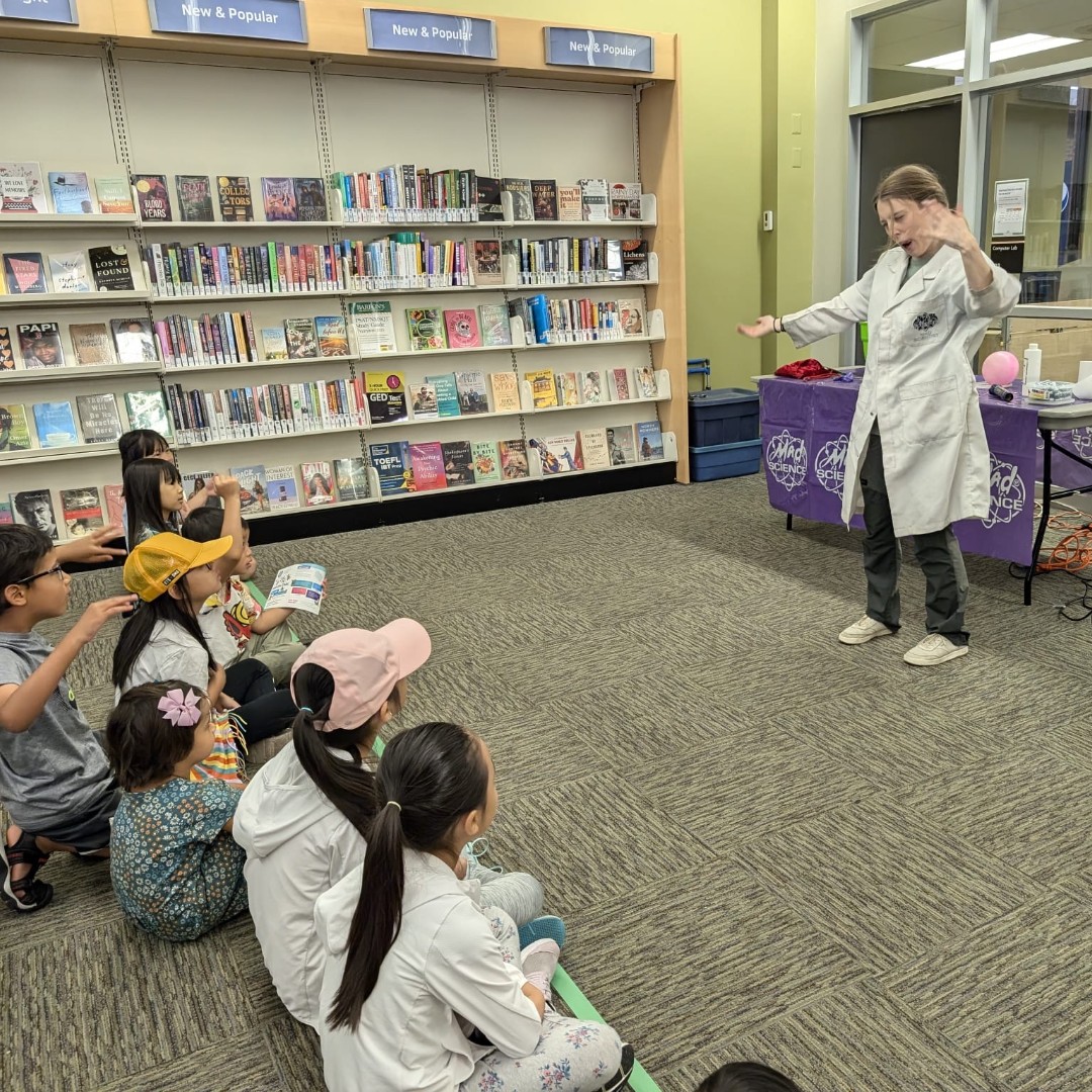 markhamlibrary's tweet photo. ๐๐Woohoo! We had nearly 600 readers registered with us this summer earning 3216 badges. We read a total of 237,535 minutes and saw over 2000 participants at our meet ups. Congrats to our grand prize winner Valerie on her cool new digital camera. #SRC #TDSRC https://t.co/j04QRKDoRm
