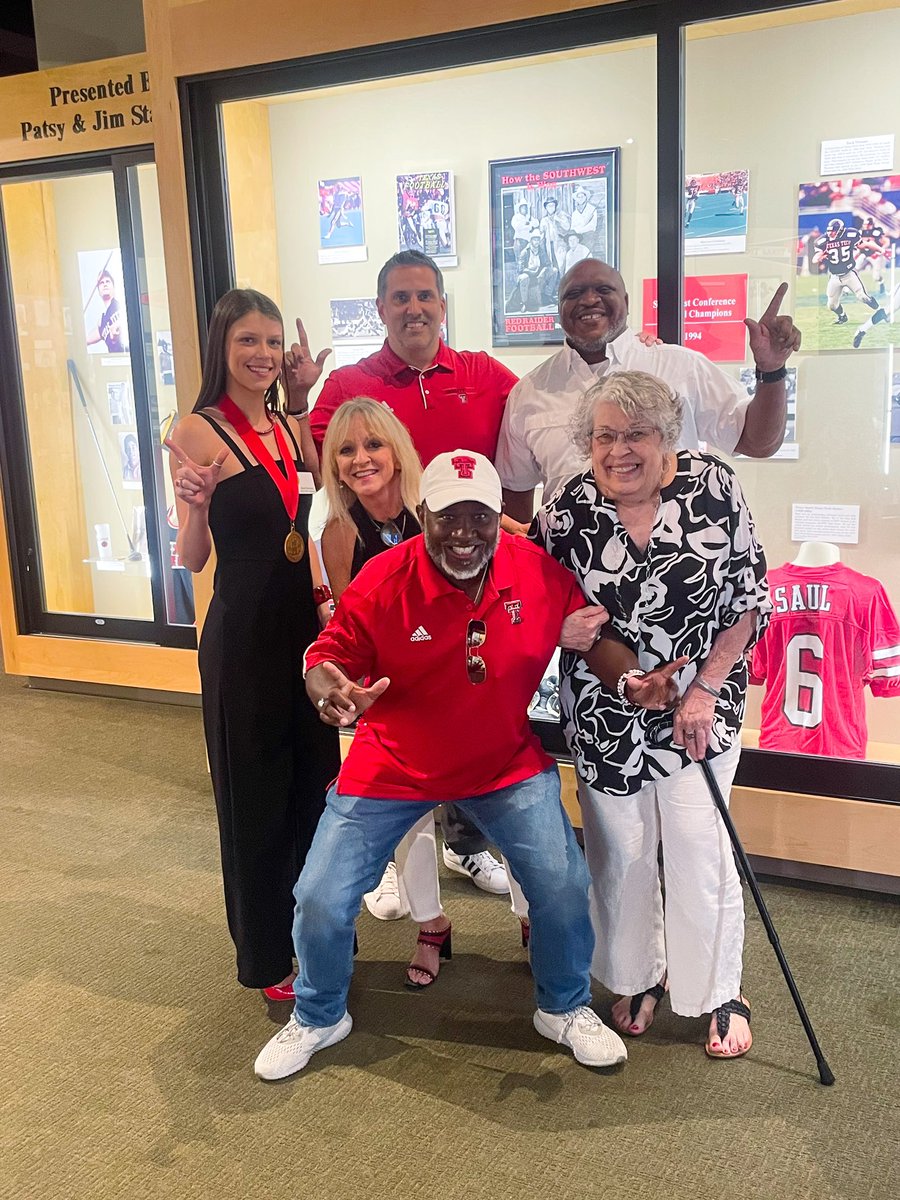 A special day honoring Brad Hastings and his induction into the Southwest Conference Hall of Fame🏅Thanks to Lettermen Merv Skurlark and Tyrone Thurman for supporting Brad and his family!