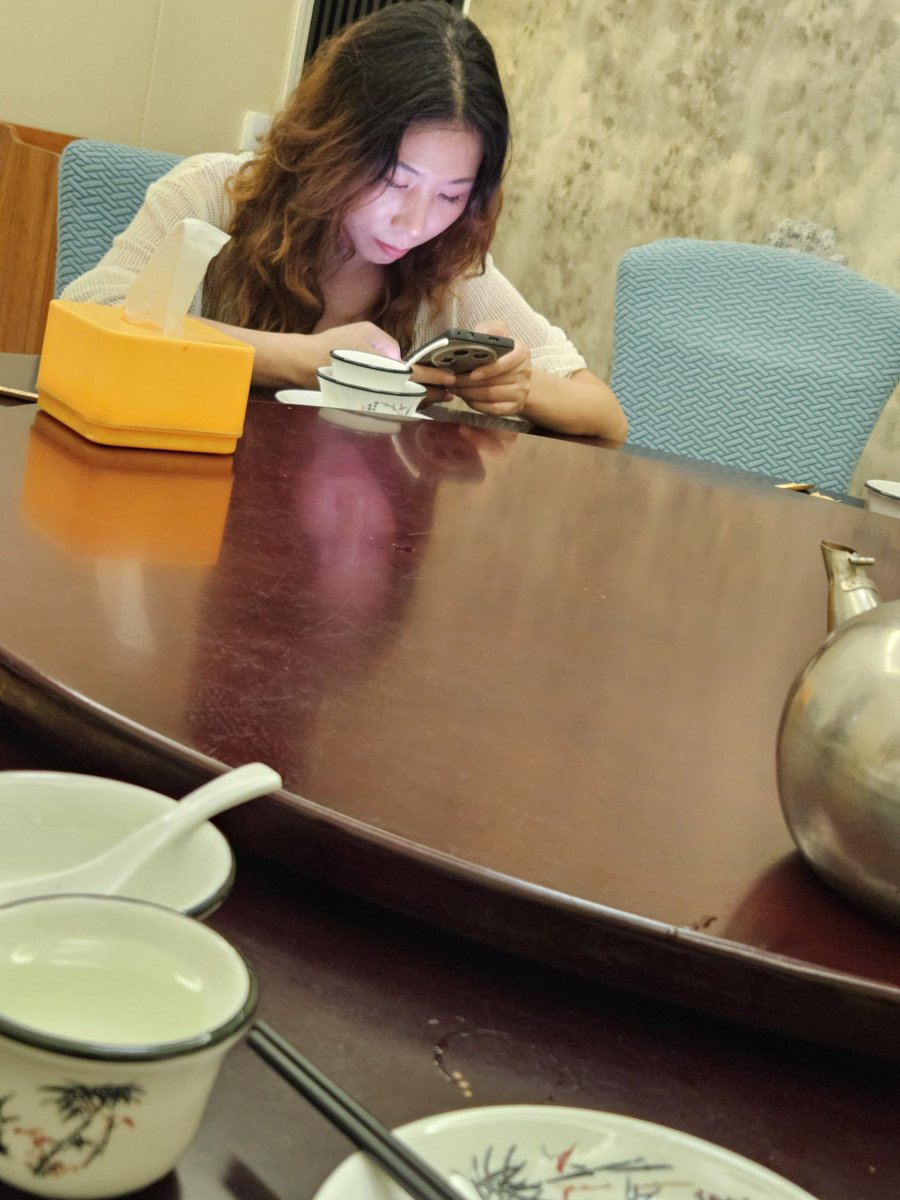 cmtdsb1's tweet photo. 今天小姨过生日，有谁想把大几把送给骚母狗���婊子小姨当礼物嘛。#乱伦 #绿母 #绿妈 #肉便器 #母狗 https://t.co/WbSI4NczG3